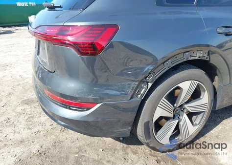 2022 Audi E-Tron Premium Plus Quattro z USA, uszkodzony, nr VIN WA1LAAGE3NB032335